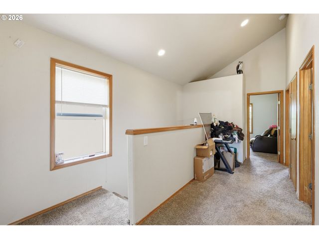 4135 FORSYTHIA St, Springfield, OR 97478