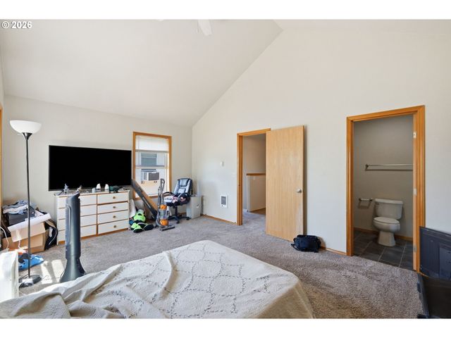 4135 FORSYTHIA St, Springfield, OR 97478