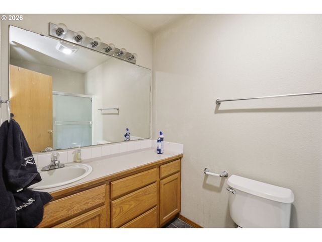 4135 FORSYTHIA St, Springfield, OR 97478