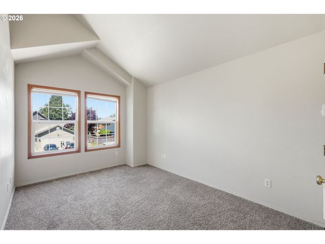 4135 FORSYTHIA St, Springfield, OR 97478