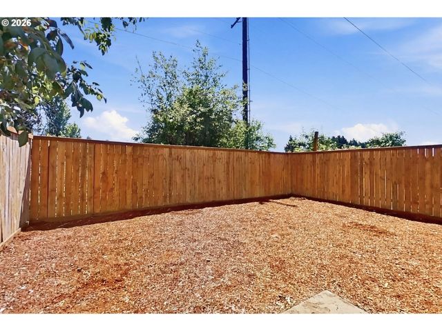 4135 FORSYTHIA St, Springfield, OR 97478