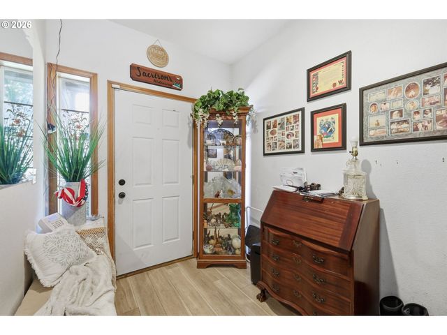 4135 FORSYTHIA St, Springfield, OR 97478