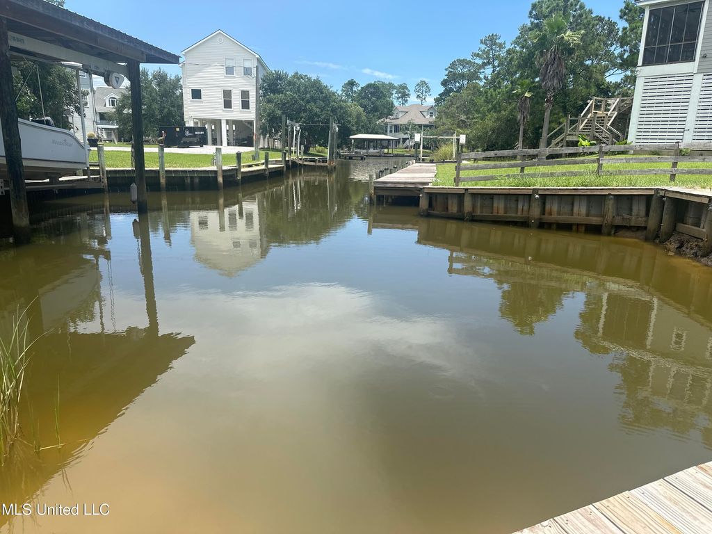 242 Fernwood Drive, Pass Christian, MS 39571