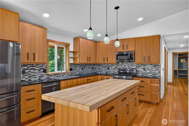 5621 Paradise Lane, Anacortes, WA 98221