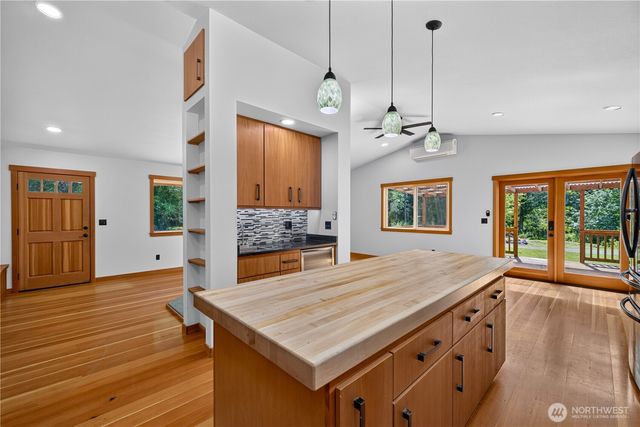 5621 Paradise Lane, Anacortes, WA 98221