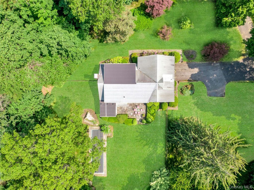 16 Sundale Place, Scarsdale, NY 10583