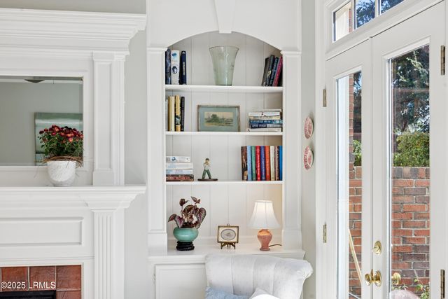 895 Ribaut Rd Apt 2, Beaufort, SC 29902