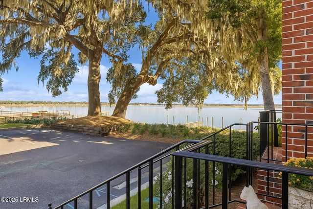 895 Ribaut Rd Apt 2, Beaufort, SC 29902