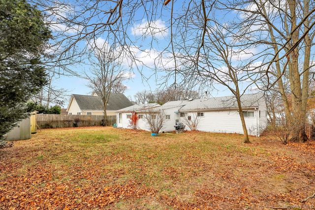 34 Tamarack Street, Central Islip, NY 11722