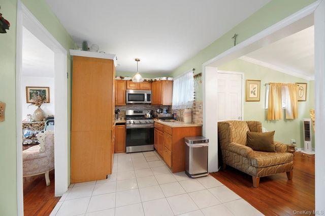 34 Tamarack Street, Central Islip, NY 11722