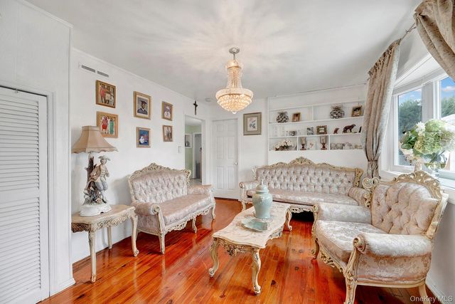 34 Tamarack Street, Central Islip, NY 11722