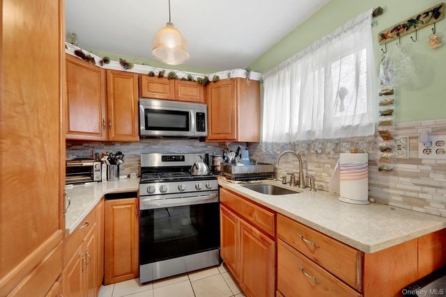 34 Tamarack Street, Central Islip, NY 11722