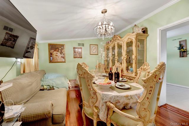 34 Tamarack Street, Central Islip, NY 11722