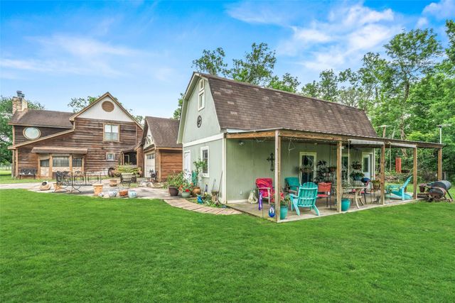 154 Pin Oak Drive, Angleton, TX 77515