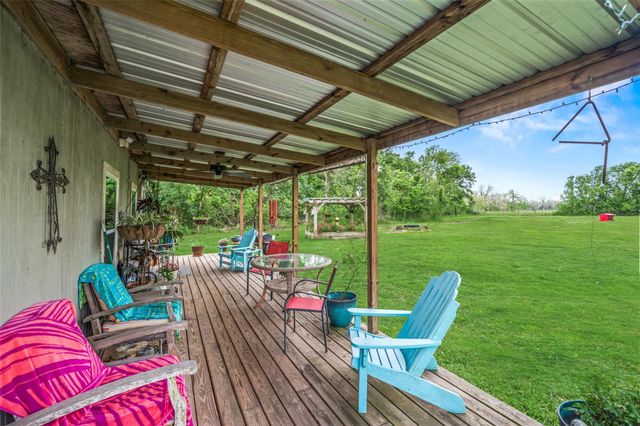 154 Pin Oak Drive, Angleton, TX 77515