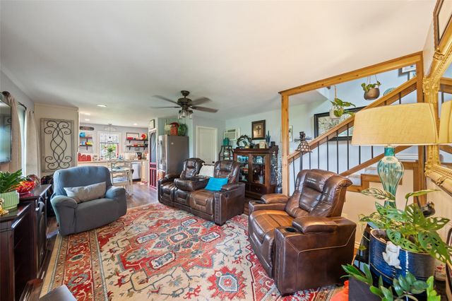 154 Pin Oak Drive, Angleton, TX 77515