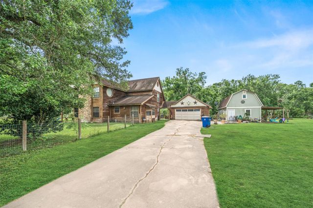 154 Pin Oak Drive, Angleton, TX 77515