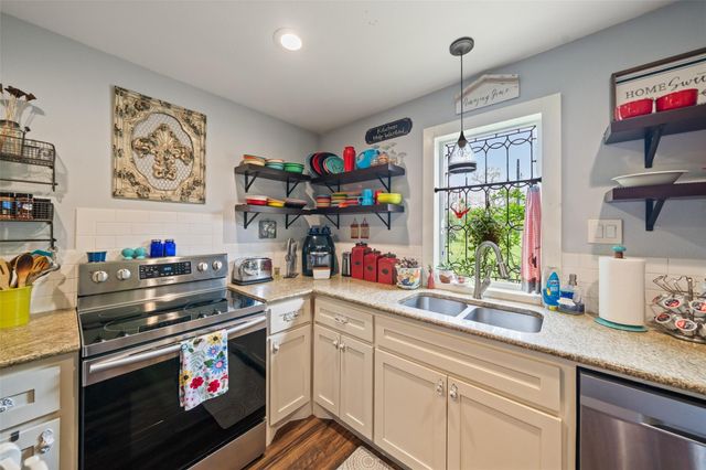 154 Pin Oak Drive, Angleton, TX 77515