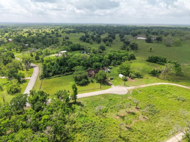 154 Pin Oak Drive, Angleton, TX 77515