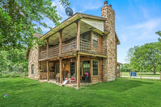 154 Pin Oak Drive, Angleton, TX 77515