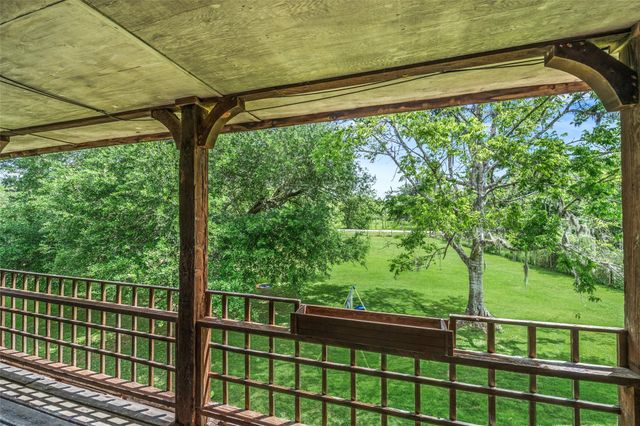 154 Pin Oak Drive, Angleton, TX 77515