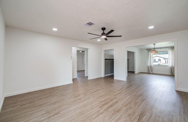 2809 Spa Drive, Deer Park, TX 77536