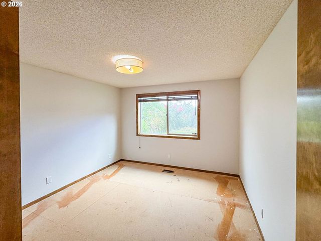 1886 WOODSTOCK Cir, Salem, OR 97304