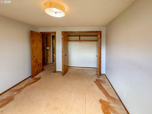1886 WOODSTOCK Cir, Salem, OR 97304