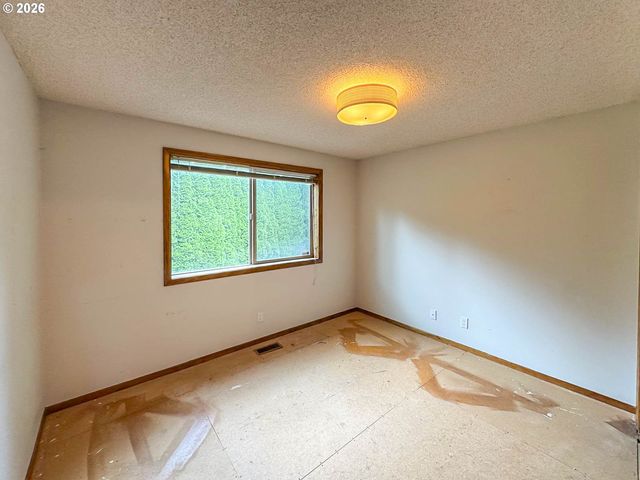 1886 WOODSTOCK Cir, Salem, OR 97304