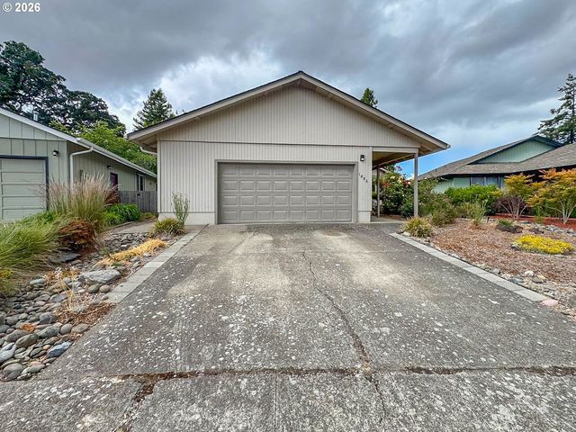 1886 WOODSTOCK Cir, Salem, OR 97304