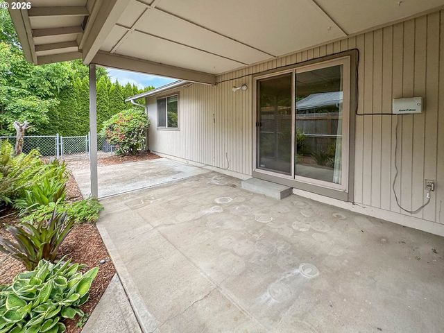 1886 WOODSTOCK Cir, Salem, OR 97304