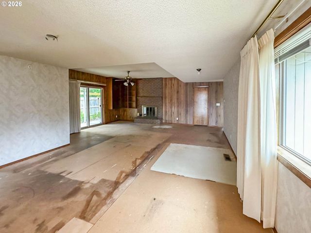 1886 WOODSTOCK Cir, Salem, OR 97304