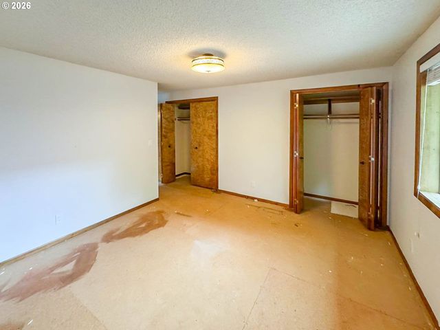 1886 WOODSTOCK Cir, Salem, OR 97304