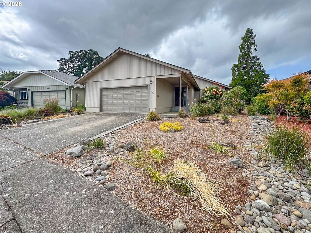 1886 WOODSTOCK Cir, Salem, OR 97304