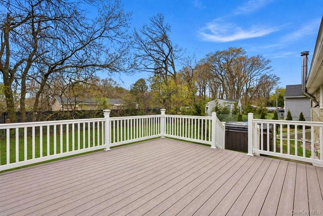 162 Parkwood Drive, Shirley, NY 11967