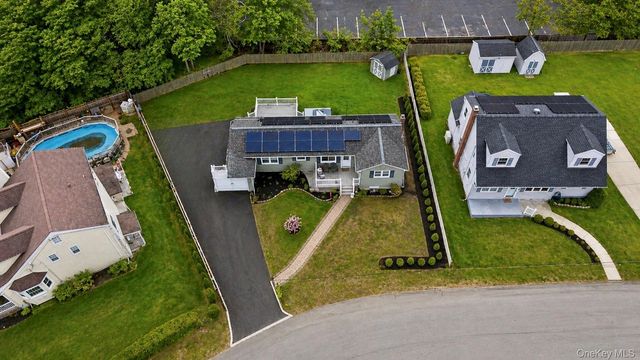 162 Parkwood Drive, Shirley, NY 11967