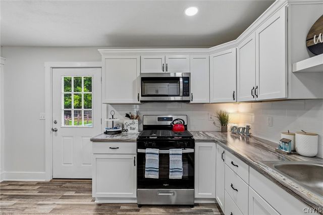 106 Resseguie Dr, Van Buren, NY 13209