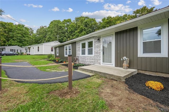 106 Resseguie Dr, Van Buren, NY 13209