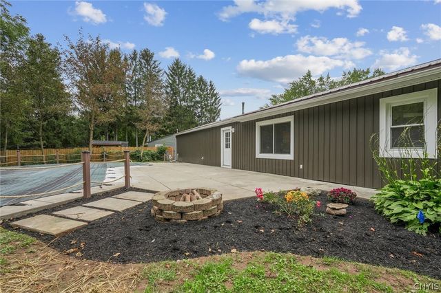 106 Resseguie Dr, Van Buren, NY 13209