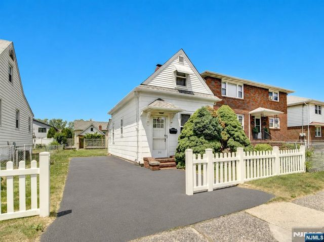 213 Kipp Avenue, Elmwood Park, NJ 07407