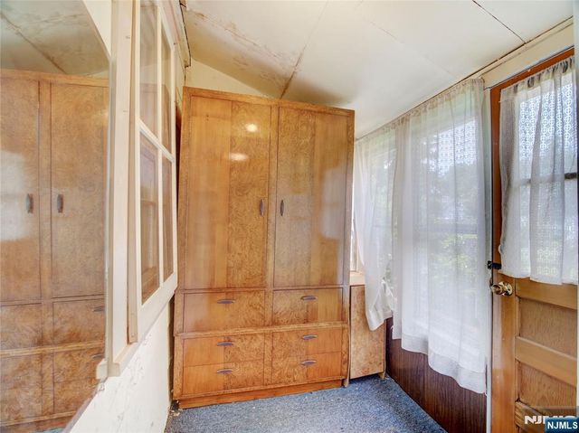 213 Kipp Avenue, Elmwood Park, NJ 07407