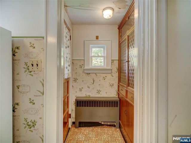 213 Kipp Avenue, Elmwood Park, NJ 07407