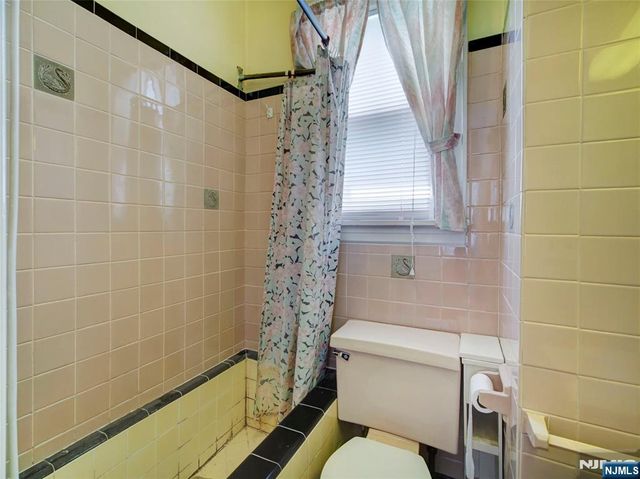 213 Kipp Avenue, Elmwood Park, NJ 07407