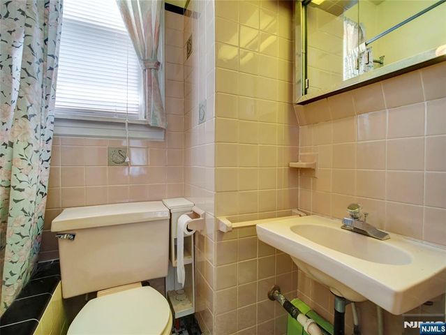 213 Kipp Avenue, Elmwood Park, NJ 07407