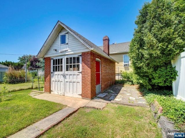 213 Kipp Avenue, Elmwood Park, NJ 07407