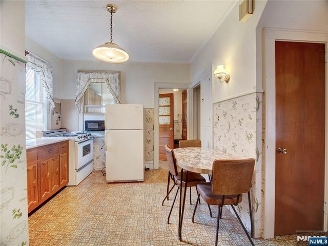 213 Kipp Avenue, Elmwood Park, NJ 07407