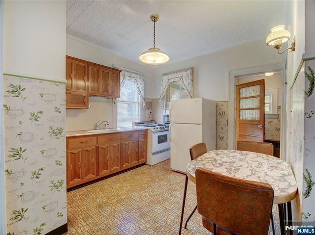 213 Kipp Avenue, Elmwood Park, NJ 07407