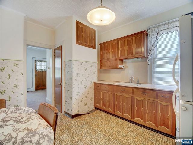 213 Kipp Avenue, Elmwood Park, NJ 07407