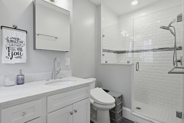 81 Chestnut St 81, Andover, MA 01810