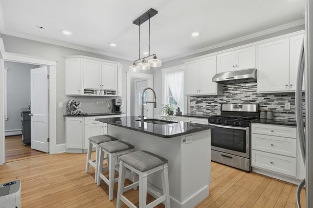 81 Chestnut St 81, Andover, MA 01810